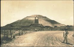 Pyramid of the Sun, Teotihuacan, Mexico Postcard