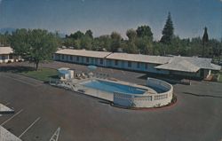Star Liter Motor Hotel, Swimming Pool, Bakersfield CA Postcard