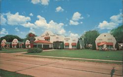 Alamo Plaza Hotel Courts - Buildings & Grounds Postcard