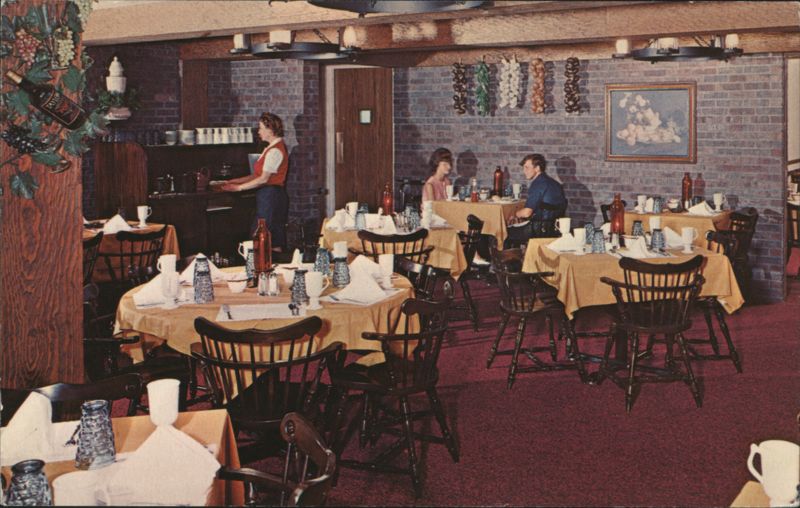KETTLE AND KEG Restaurant and Lounge Dining Room St. Louis Missouri