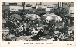 Holiday Crowd, Balboa Beach, California Postcard