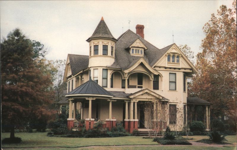 Queen Ann/Victorian Design Home Aurora Indiana