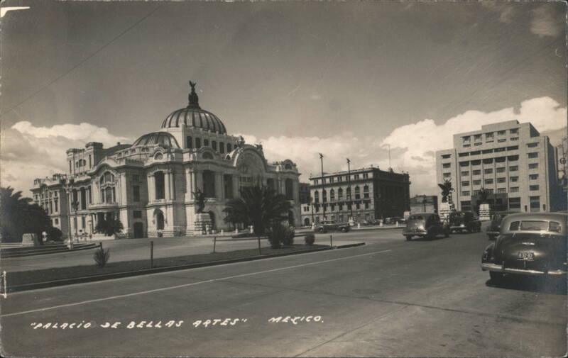 Palacio de Bellas Artes, Mexico City Street Scene