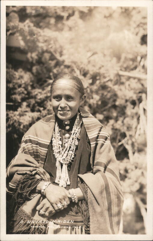 Navajo Maiden Portrait Traditional Jewelry Frashers Foto