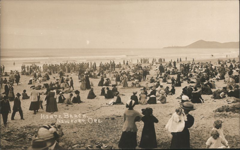 Crowded Agate Beach Scene Newport Oregon