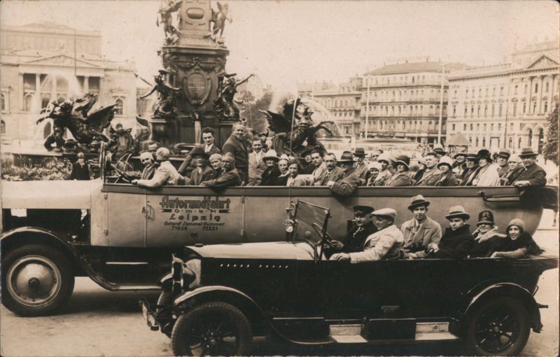 Autorundfahrt Sightseeing Bus Tour Leipzig Mendebrunnen Germany