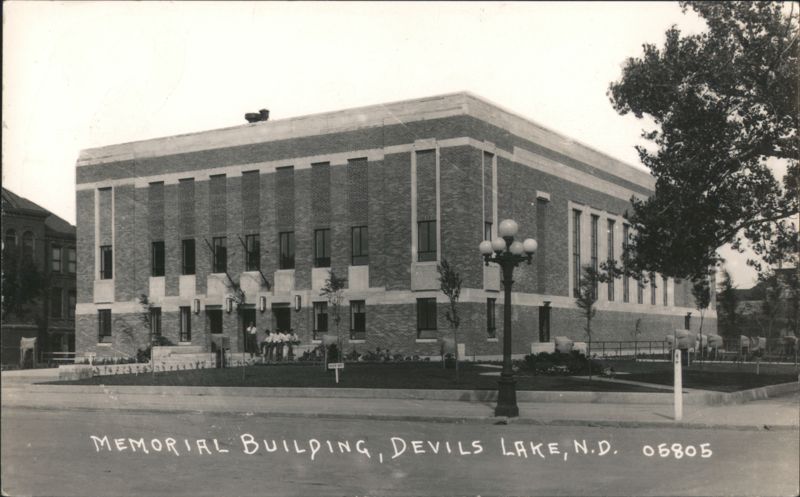 Memorial Building, Devils Lake, North Dakota