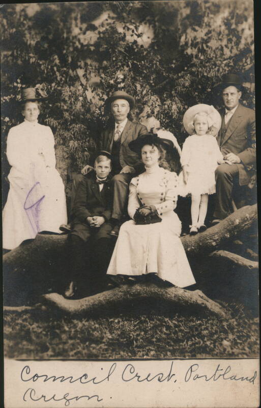 Family Group Portrait Council Crest Portland Oregon