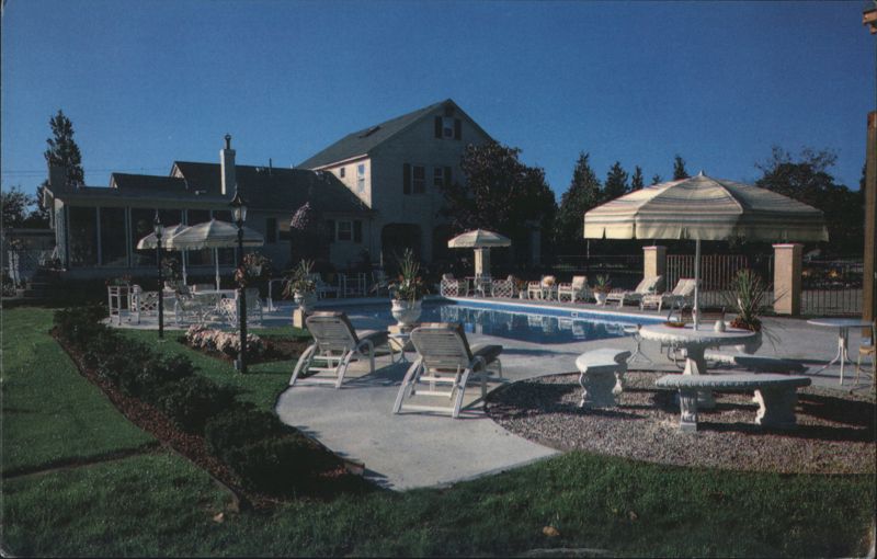 THE VILLA Westerly, RI - Pool & Jacuzzi Bed & Breakfast Rhode Island