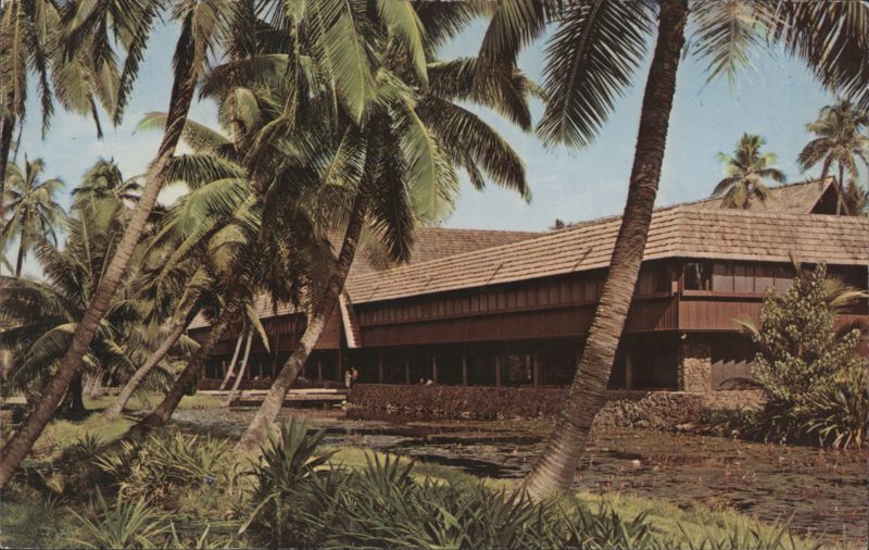 Coco Palms Lagoon & Hotel, Spectacular Fish Abound Waimea Hawaii