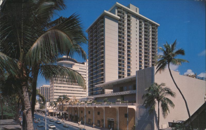 Waikiki Beachcomber Hotel, Waikiki, Oahu Hawaii MIKE ROBERTS