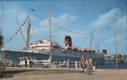 QUEEN OF BERMUDA at dock, Hamilton, Bermuda Postcard