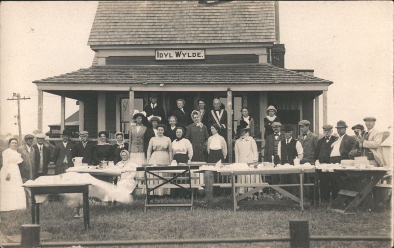 Group at Idyl Wylde House Clam Bake Wells Maine Family Portaits