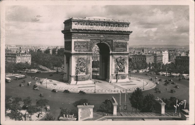 Arc de Triomphe de l'Etoile, Paris France