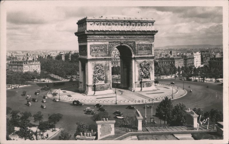 Arc de Triomphe de l'Étoile, Paris France