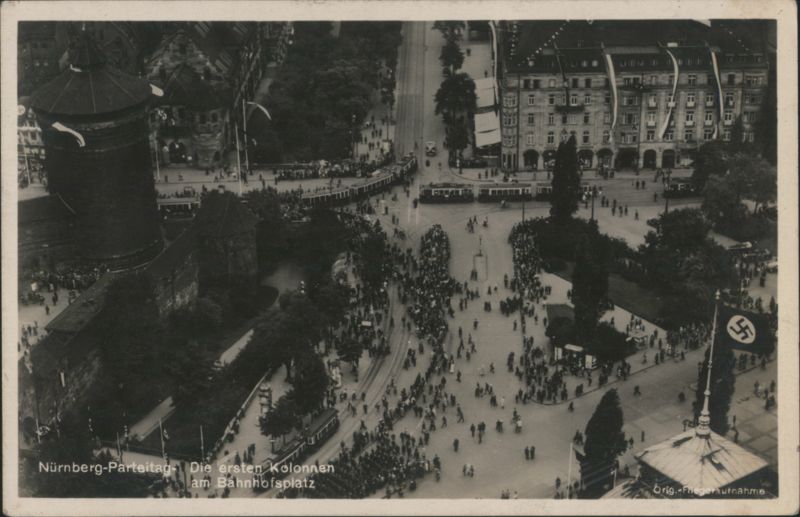 Nürnberg Parteitag Die ersten Kolonnen am Bahnhofsplatz Nuremberg Germany