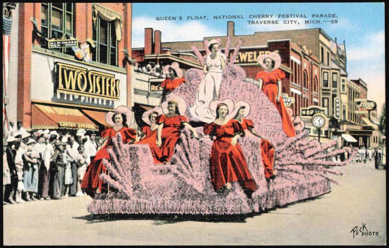 Queen's Float, National Cherry Festival Parade