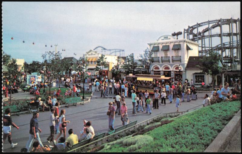 Marriott's Great America Hometown Square Amusement Parks