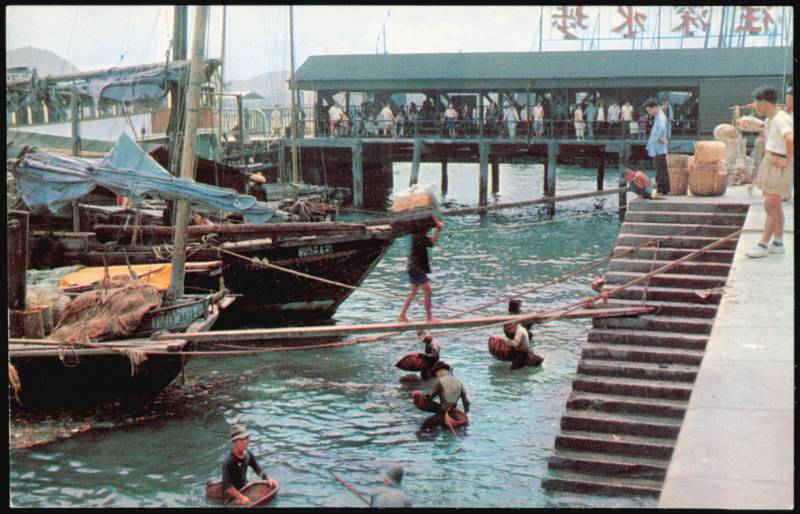 Waterfront Wharf Workers Gathering Shellfish Hong Kong