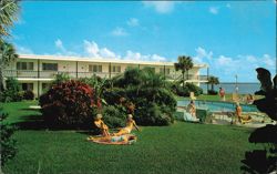 Lagoon Motel, Pool and Tropical Gardens Postcard