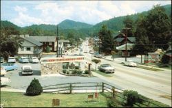 Street Scene with New Gatlinburg Inn & Motels Postcard