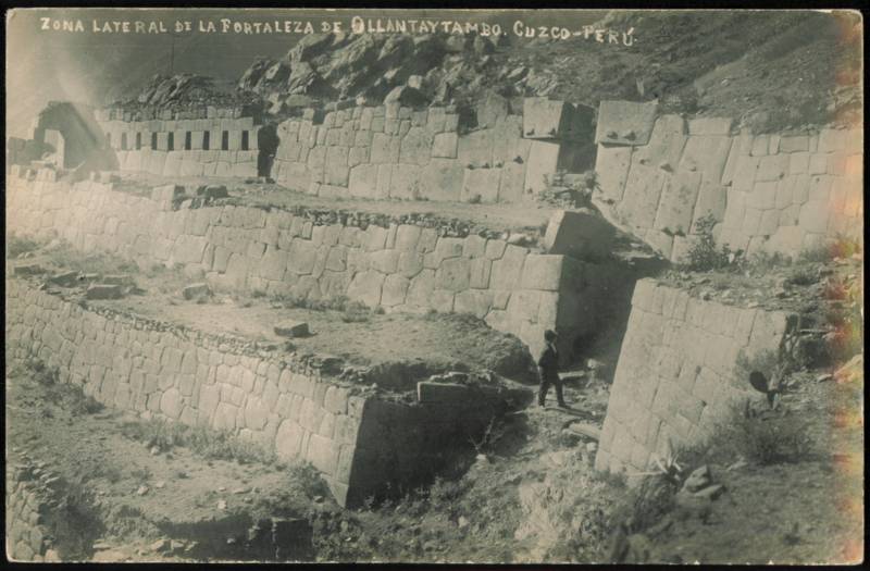 Zona Lateral de la Fortaleza de Ollantaytambo Peru