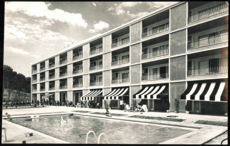 Hotel Araxa Swimming Pool and Patio Palma de Mallorca Spain