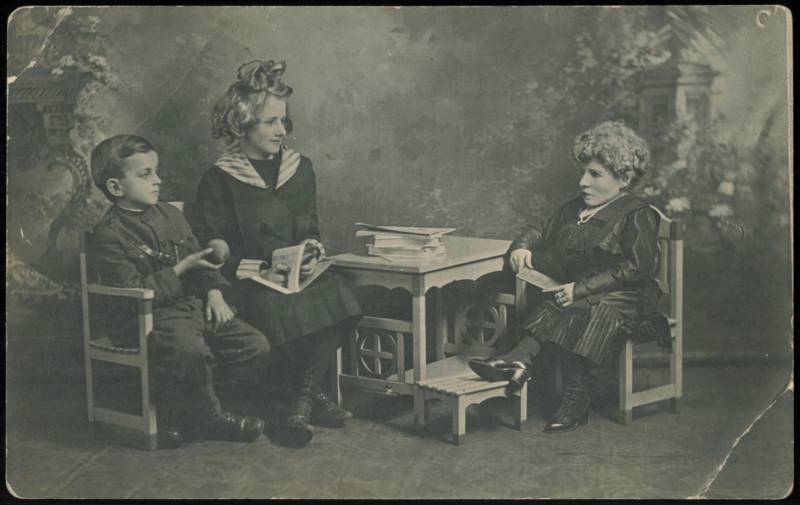 Dolletta World's Smallest Mother with Her Children