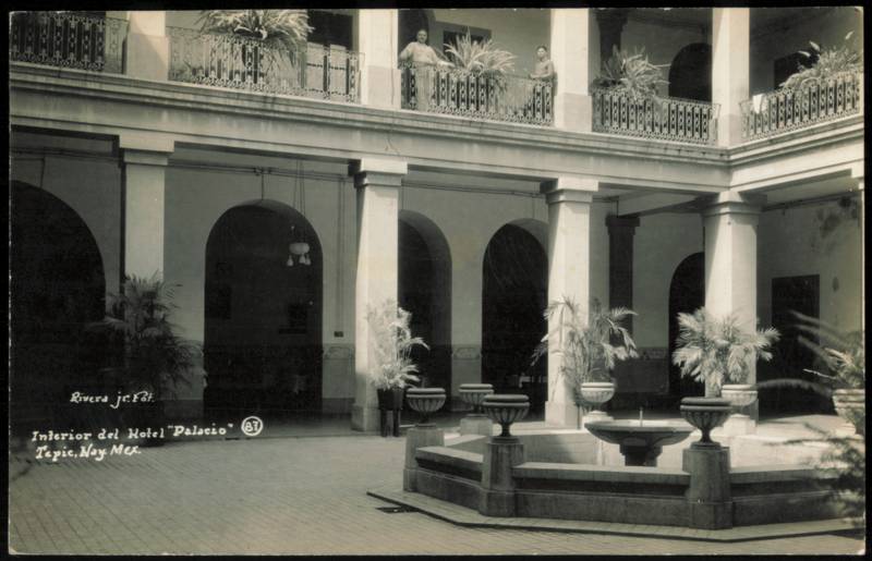 Interior del Hotel Palacio Courtyard Tepic Mexico Rivera jr.