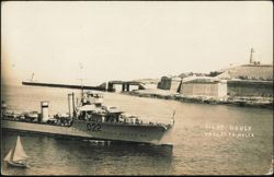 Lighthouse and Naval Destroyer D22 in Grand Harbour Postcard