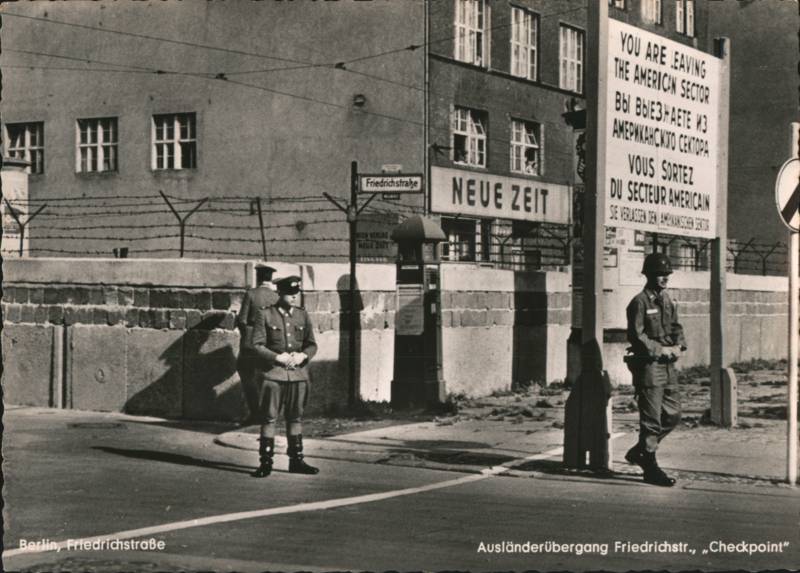 Checkpoint Charlie Border Crossing, Friedrichstraße