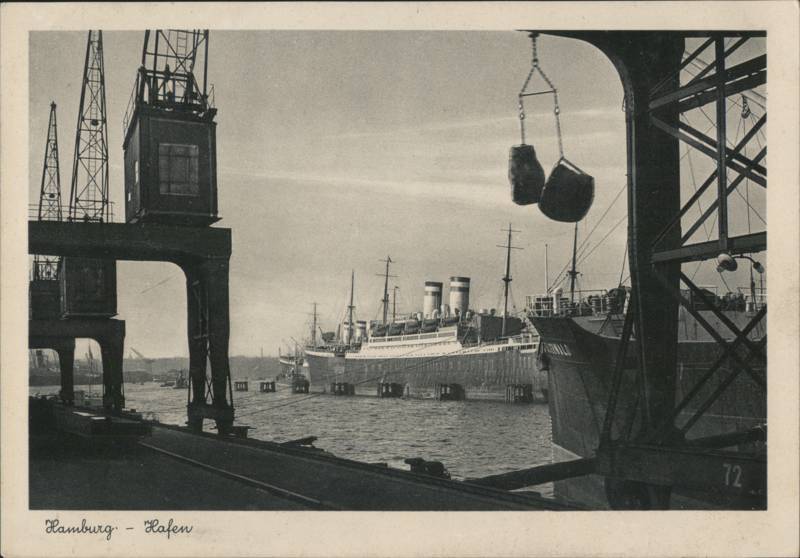 Hafen Port View with Cargo Cranes and Ocean Liners