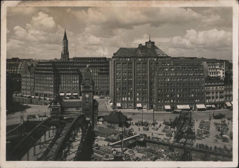 Chile und Ballin-Haus with Canal Bridge & City View
