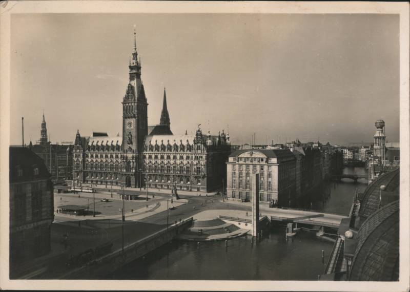 Rathaus und Adolf Hitler-Platz