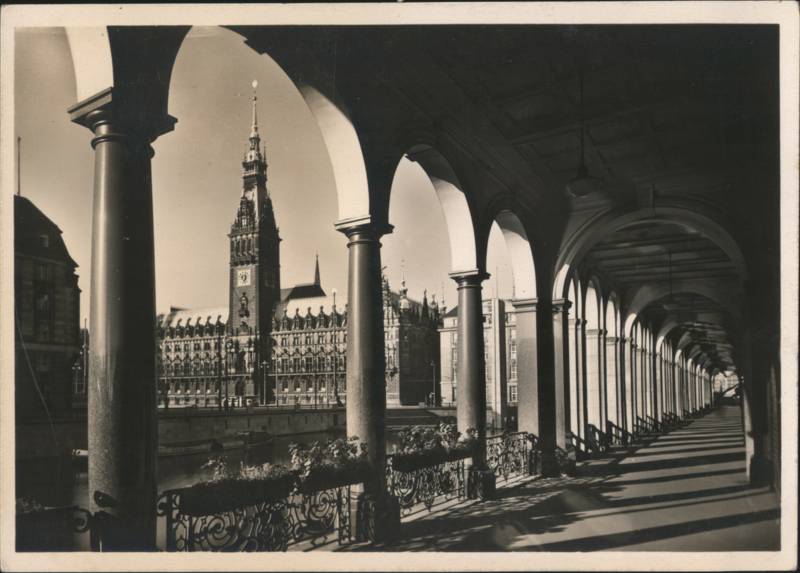 Alsterarkaden Looking Toward the Rathaus