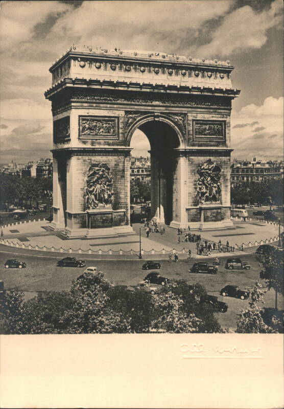 L'Arc de Triomphe, Place de l'Étoile with Traffic