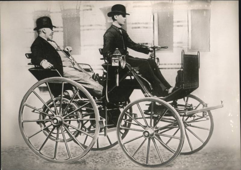 First Daimler Motor Coach 1886 Mercedes-Benz