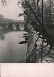 Les Berges de l'Ile Saint-Louis et le Pont Marie Postcard