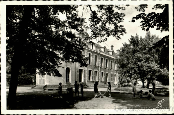 Montfort L Amaury Institution N. D.du Bel Air France