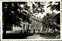 Montfort L Amaury Institution N. D.du Bel Air Postcard