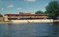 Blue Horizon Motel, 30 air conditioned units and suites Clear Lake, IA Postcard Postcard