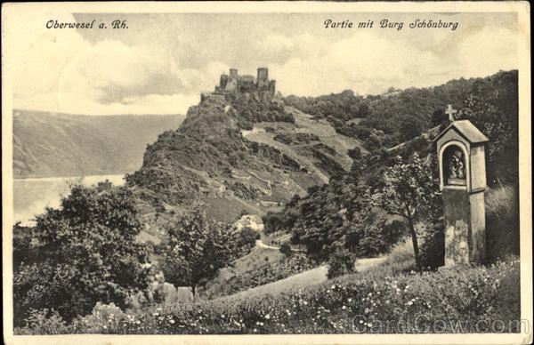 Oberwesel a. Rh. (am Rhein). Partie mit Burg Schönburg Germany