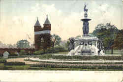 Memorial Arch and Corning Fountain, Bushnell Park Postcard
