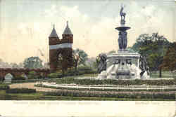 Memorial Arch and Corning Fountain, Bushnell Park Hartford, CT Postcard Postcard