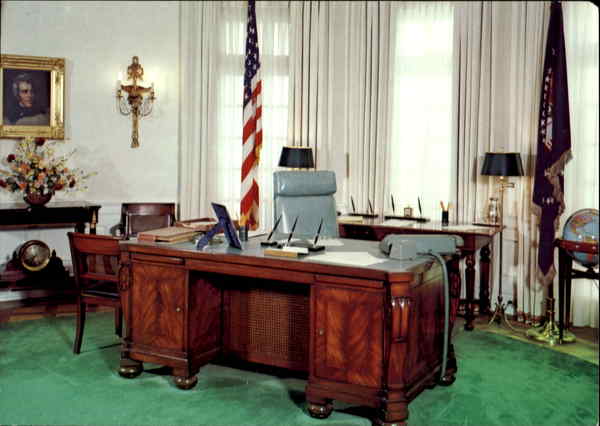 A Replica Of The Presidential Oval Office Austin Texas
