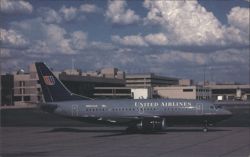 United Airlines Boeing B-737-522 N957UA Postcard