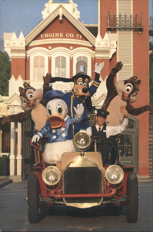 Goofy, Donald & Chip 'n' Dale on Fire Engine, Disney World