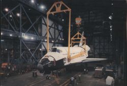 Space Shuttle Discovery, Vehicle Assembly Building Postcard
