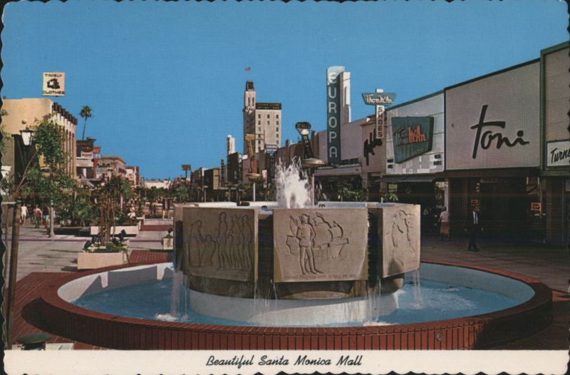 Beautiful Santa Monica Mall Fountain California