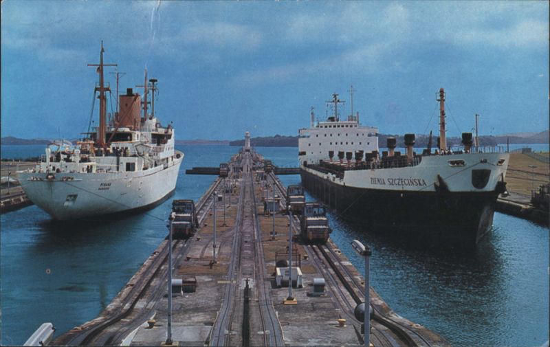 Ships in Gatun Locks, Panama Canal Foto Flatau